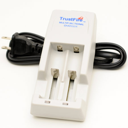 Trustfire cellatöltő